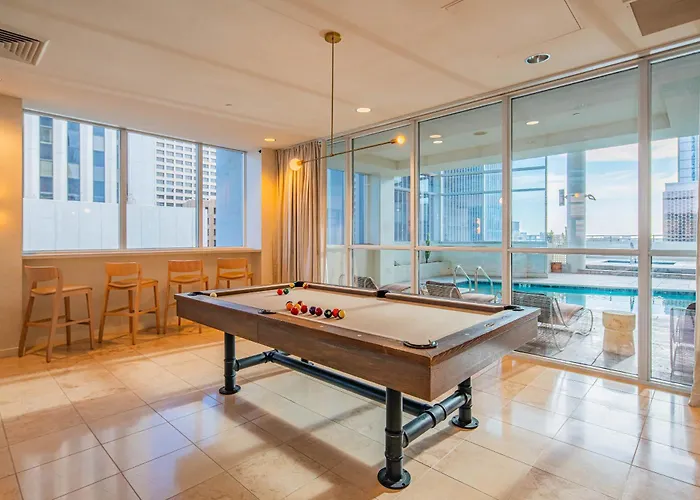 Apartment Downtown Phx High-rise Balcony Pool Gym W&d