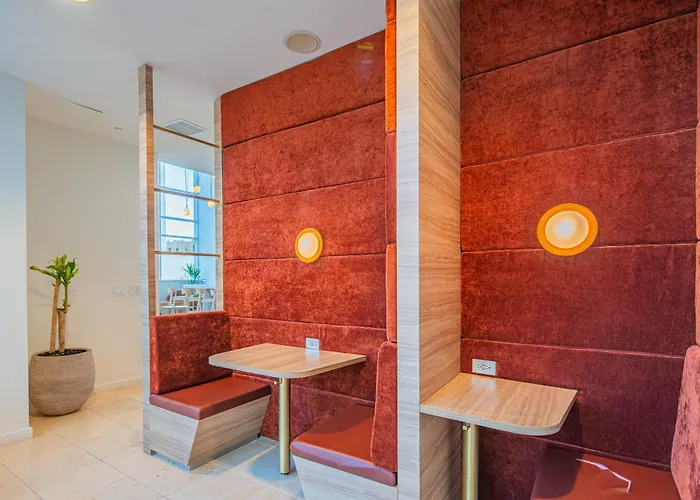 Apartment Downtown Phx High-rise Balcony Pool Gym W&d