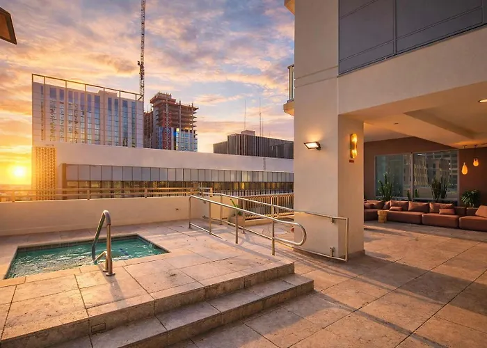 Apartment Downtown Phx High-rise Balcony Pool Gym W&d *