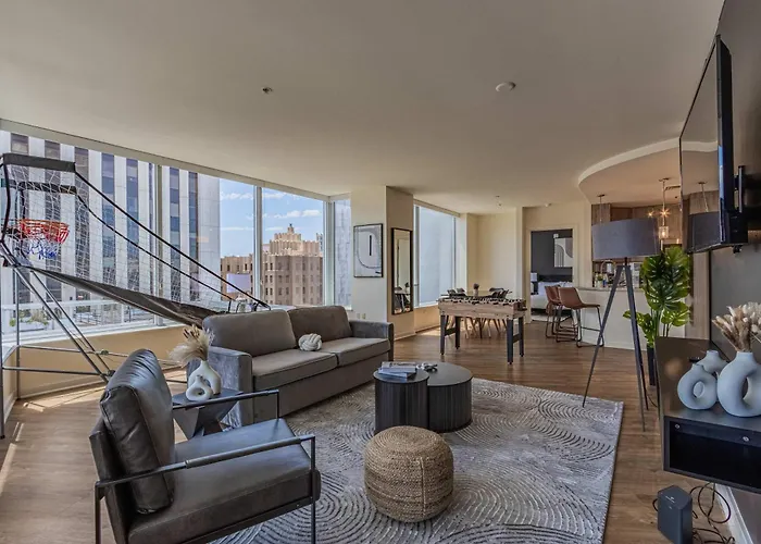 Apartment Downtown Phx High-rise Balcony Pool Gym W&d