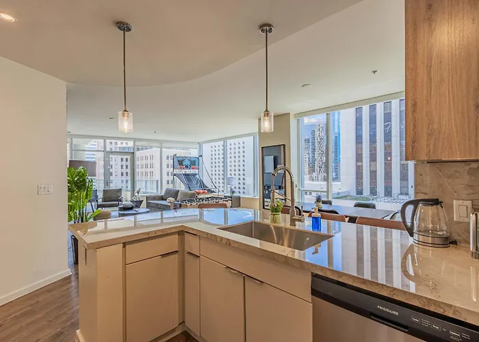 Apartment Downtown Phx High-rise Balcony Pool Gym W&d Phoenix