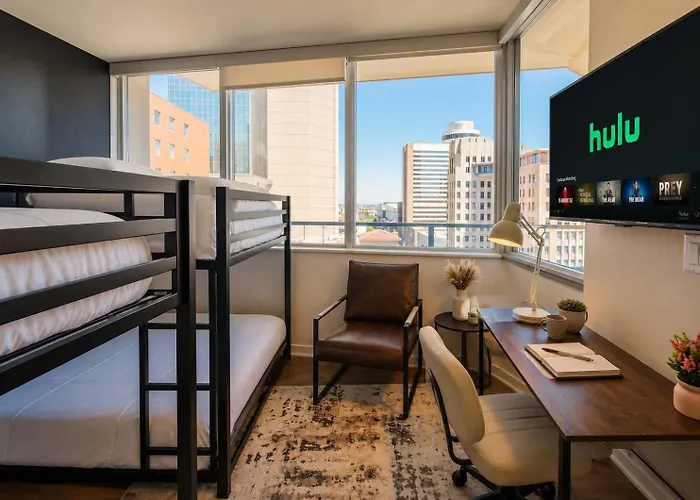 Apartment Downtown Phx High-rise Balcony Pool Gym W&d