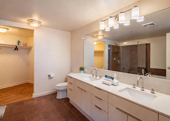 Downtown Phx High-rise Balcony Pool Gym W&d Apartment *