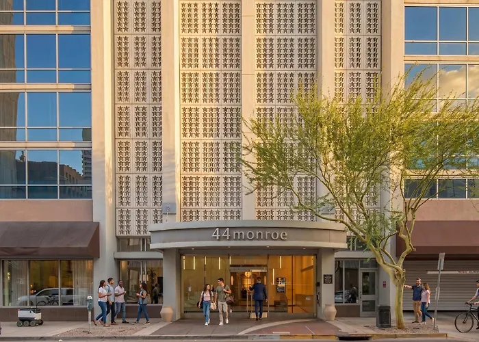 Downtown Phx High-rise Balcony Pool Gym W&d